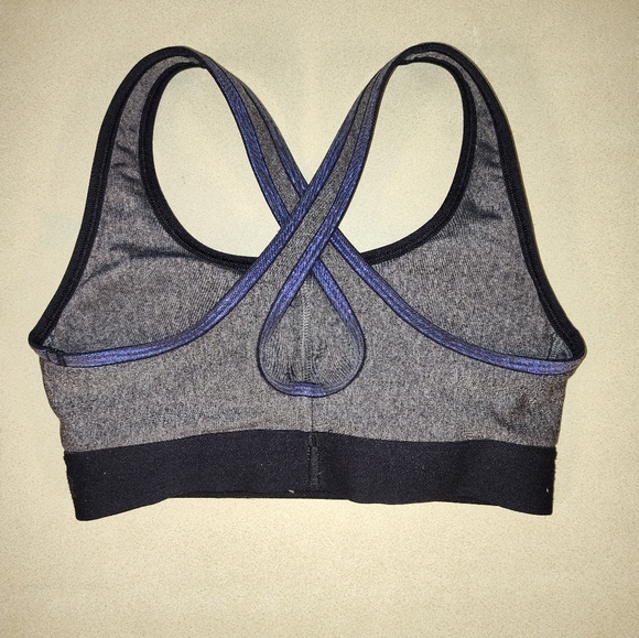 Under Armour Peekhole Razorback Sports Bra - Picture 7 of 8